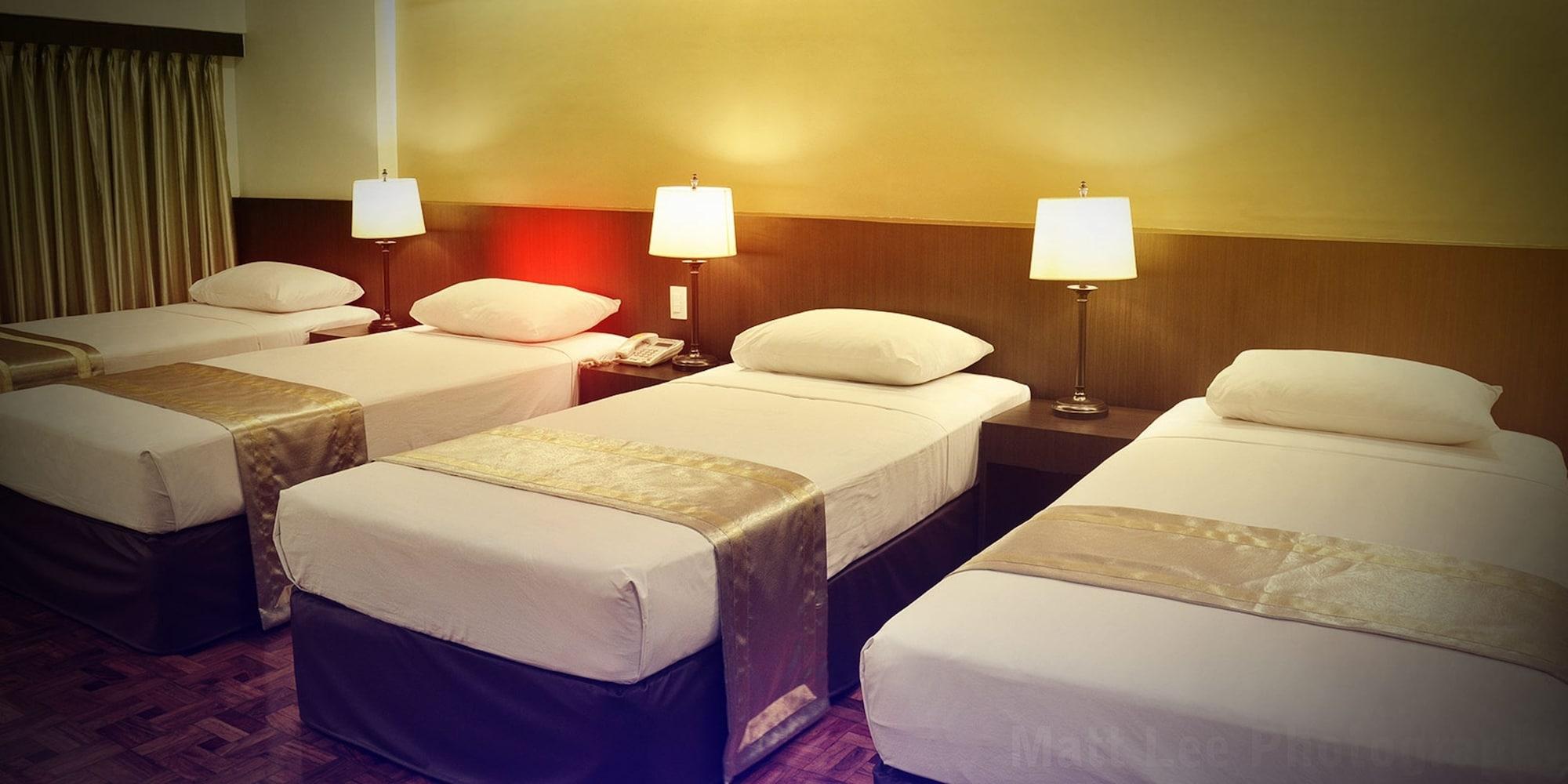 Richville Hotel Mandaluyong Екстер'єр фото