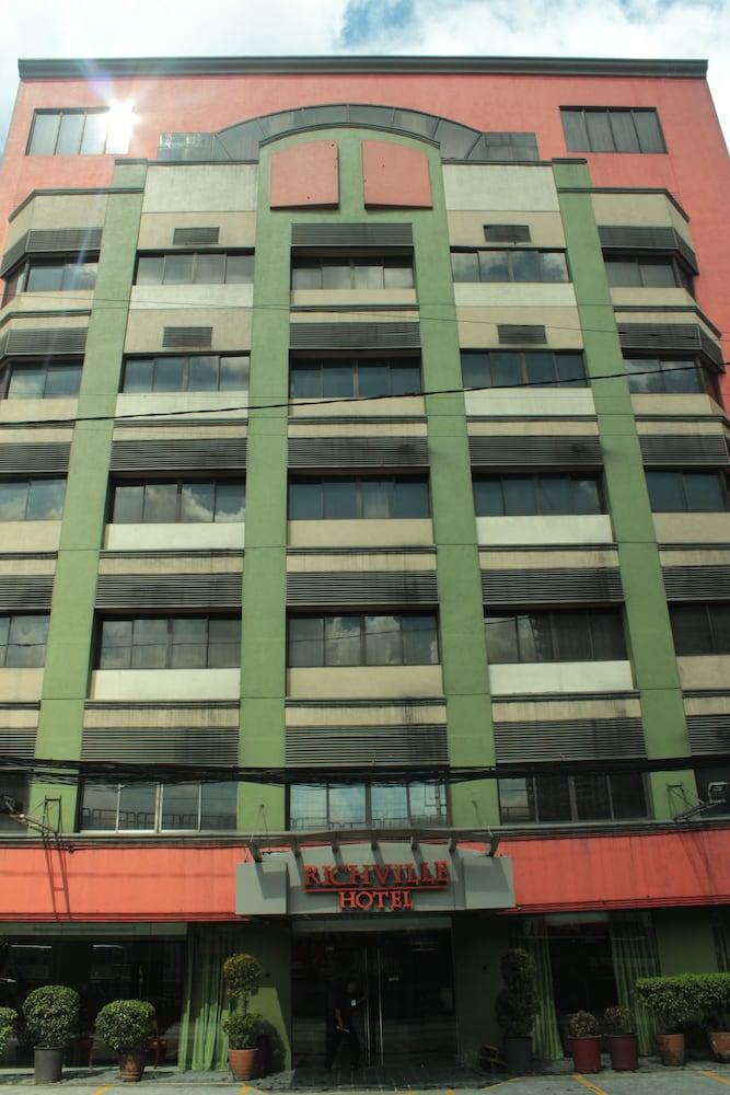 Richville Hotel Mandaluyong Екстер'єр фото