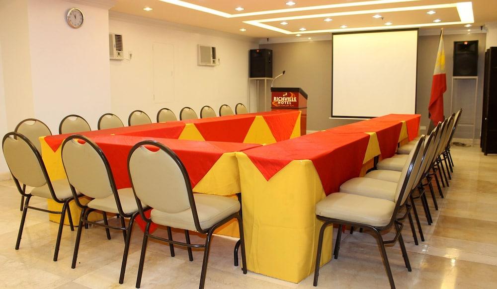 Richville Hotel Mandaluyong Екстер'єр фото