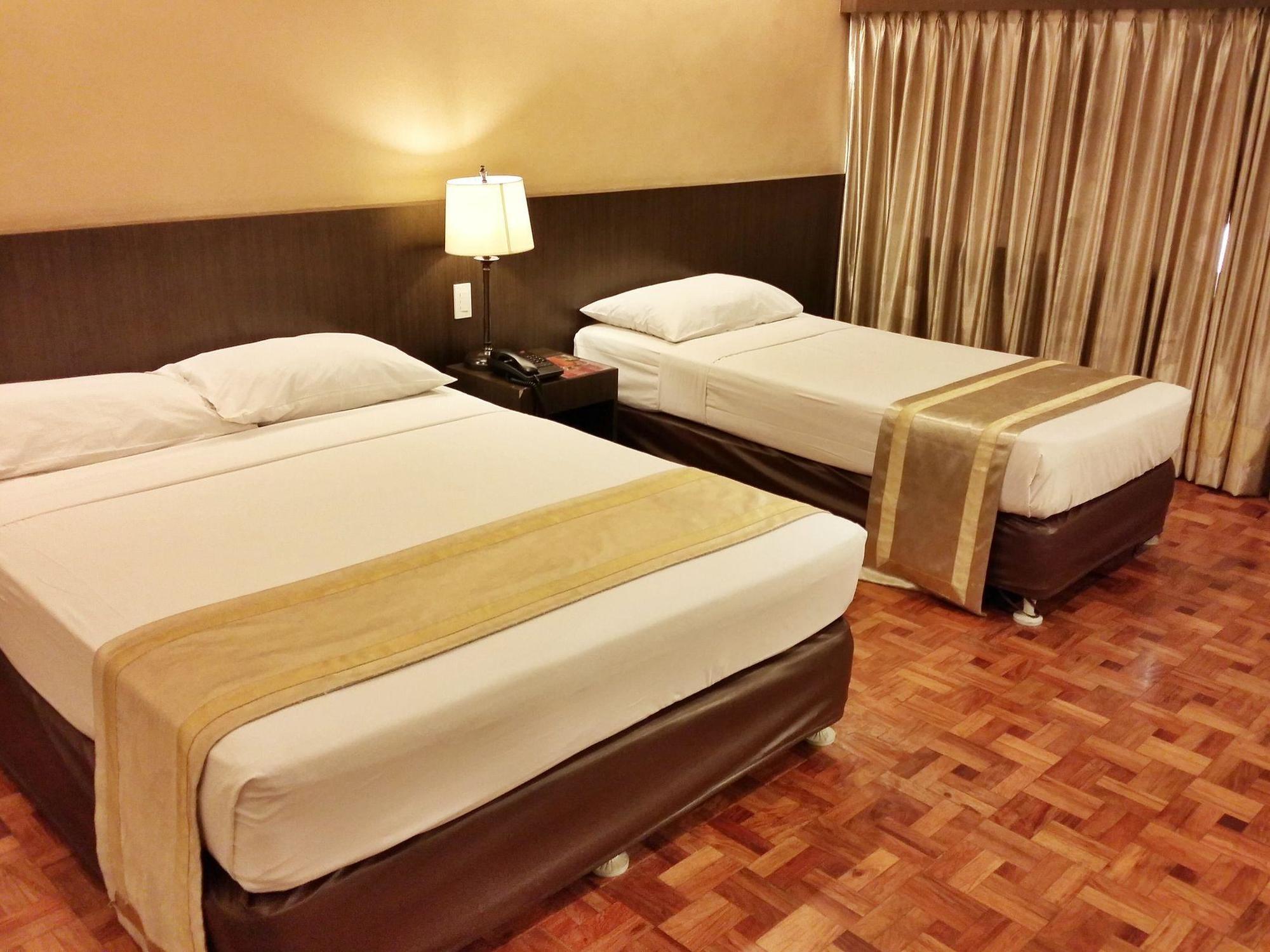 Richville Hotel Mandaluyong Екстер'єр фото