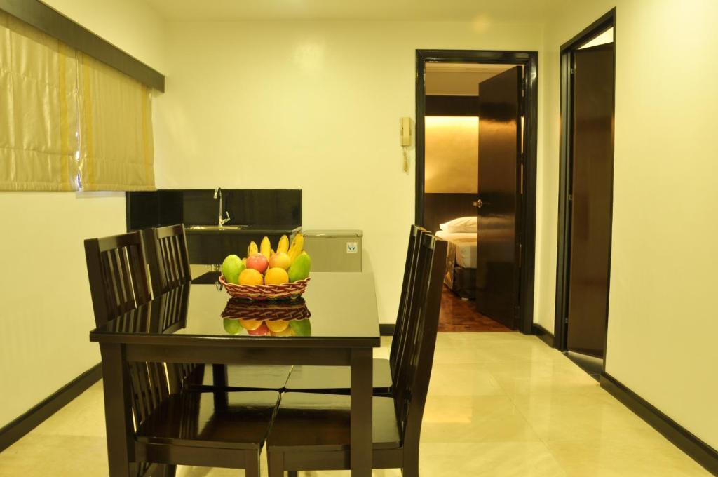 Richville Hotel Mandaluyong Екстер'єр фото