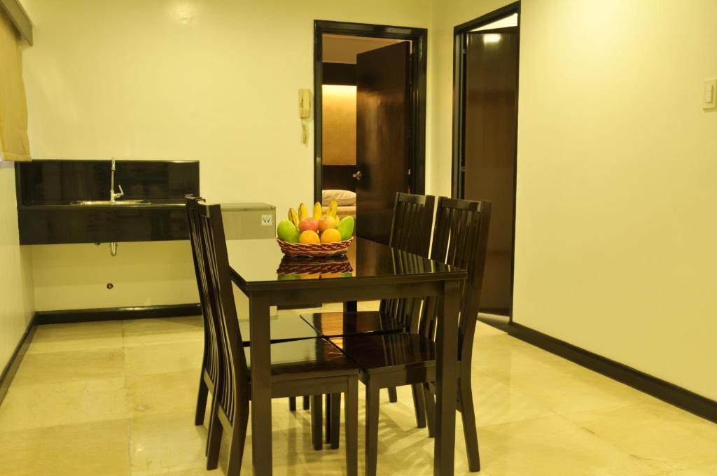 Richville Hotel Mandaluyong Екстер'єр фото