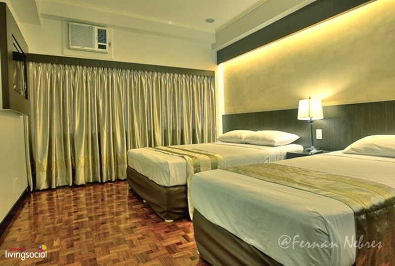 Richville Hotel Mandaluyong Екстер'єр фото