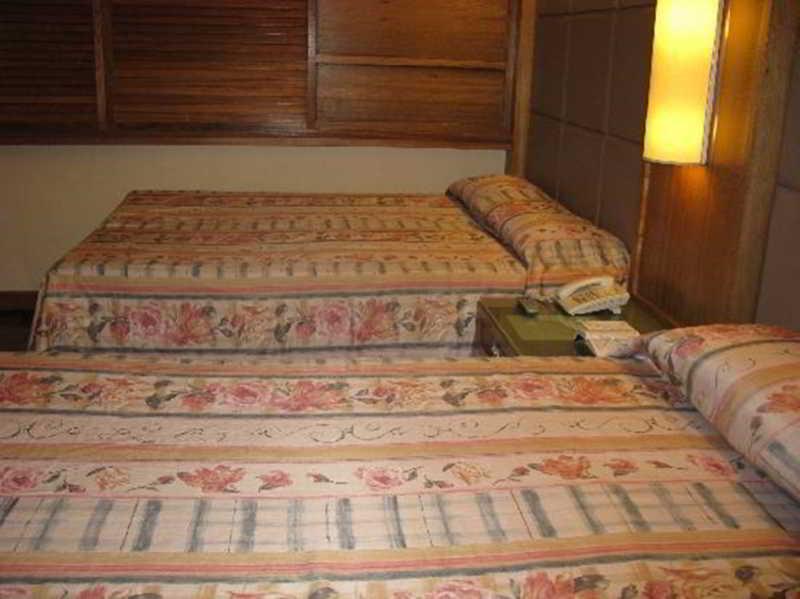 Richville Hotel Mandaluyong Екстер'єр фото