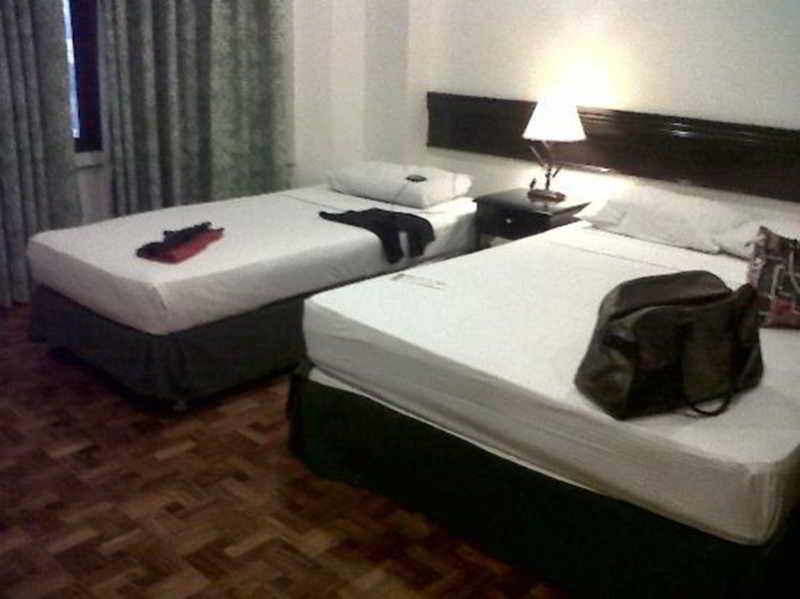 Richville Hotel Mandaluyong Екстер'єр фото