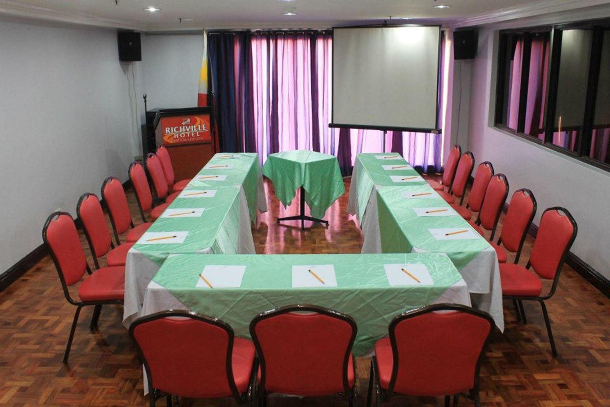 Richville Hotel Mandaluyong Екстер'єр фото